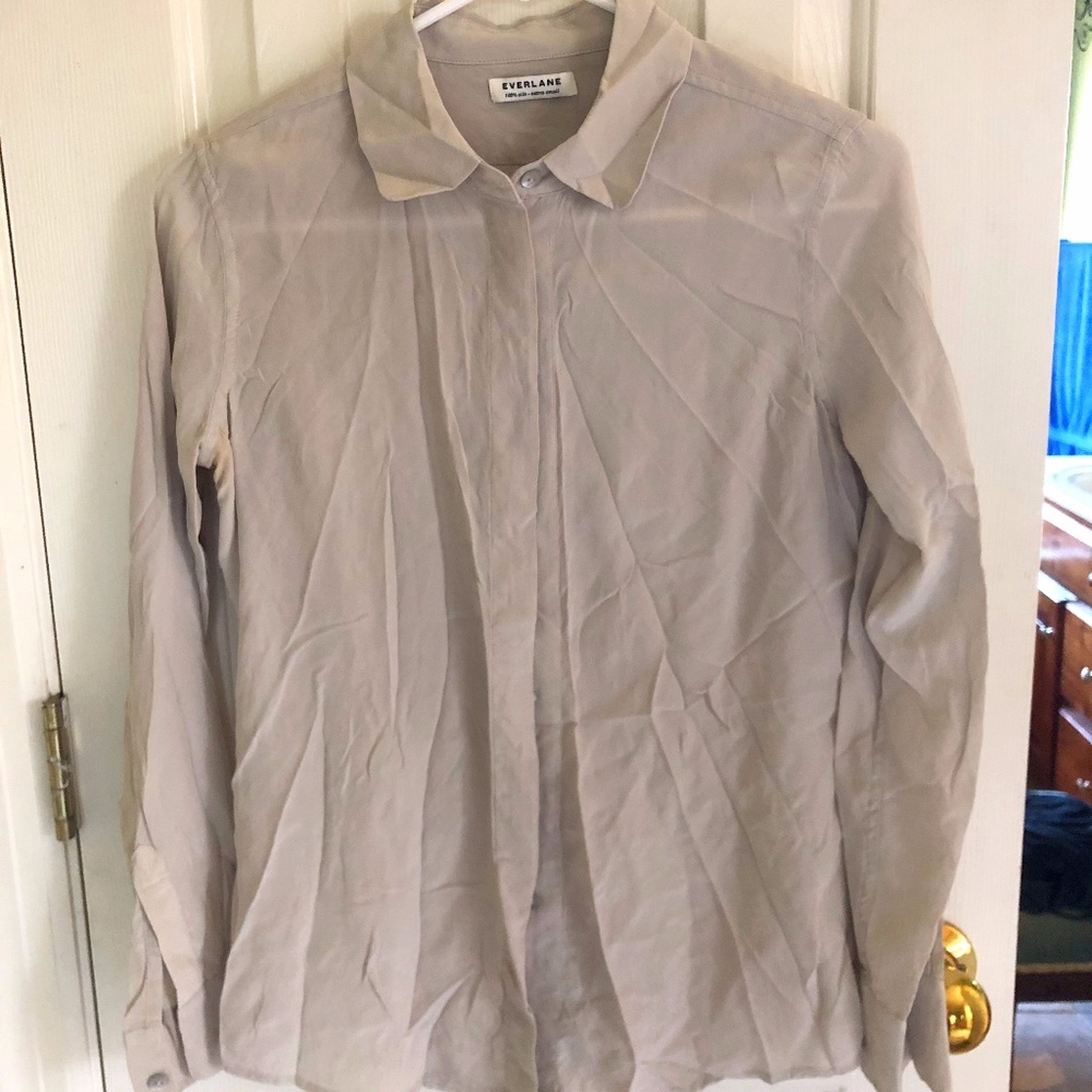 Everlane silk button down blouse shirt light gray